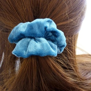 Λαστιχάκι μαλλιών βελουτέ μπλε - μοδάτο, trend, λαστιχάκια μαλλιών - 3