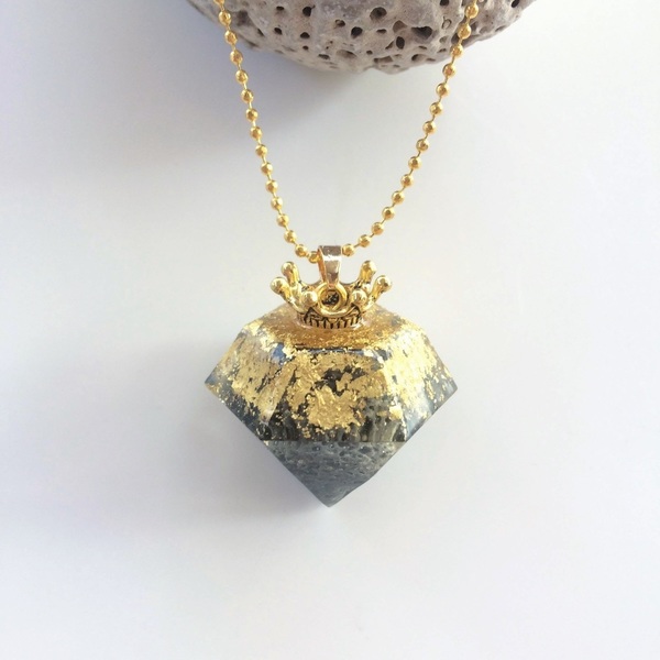 Κομψό μενταγιόν σε σχήμα διαμαντιού με φύλλο χρυσού και πέτρωμα - επιχρυσωμένα, κορώνα, μακριά, μενταγιόν - 4