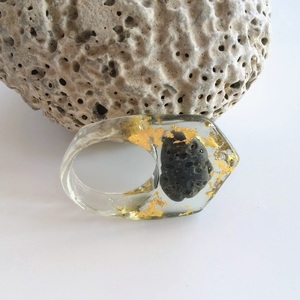 Μεγάλο statement δαχτυλίδι με φύλλο χρυσού και φυσικό πέτρωμα - σταθερά, μεγάλα - 5