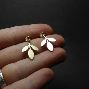 " Oak leaf earrings " Χειροποίητα επίχρυσα-επάργυρα σκουλαρίκια με φύλλα βελανιδιάς! - επιχρυσωμένα, επάργυρα, φύλλο, καρφωτά, μικρά - 4