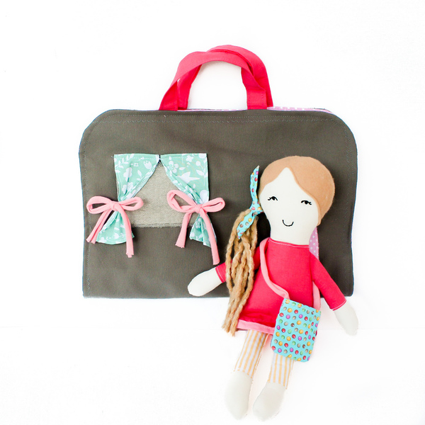Υφασμάτινη κούκλα με τσάντα- σπιτάκι - ύφασμα, κουκλίτσα, κούκλες