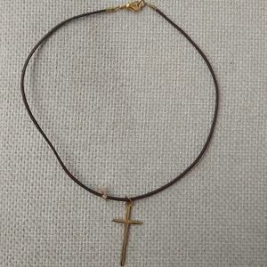 κολιέ με χρυσό σταυρό σε δερμάτινο καφέ κορδόνι - charms, σταυρός, κοντά, μπρούντζος - 4