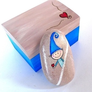 Πέτρα σε ξύλινο κουτί, με καρδούλα. - ζωγραφισμένα στο χέρι, πέτρα, καρδιά, διακοσμητικές πέτρες, προσωποποιημένα - 2