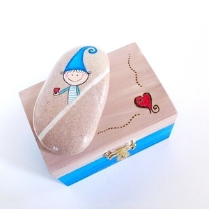 Πέτρα σε ξύλινο κουτί, με καρδούλα. - ζωγραφισμένα στο χέρι, πέτρα, καρδιά, διακοσμητικές πέτρες, προσωποποιημένα - 3