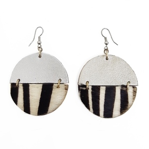 Σκουλαρίκια από δέρμα, με animal print σχέδιο (zebra), ασπρόμαυρο - δέρμα, κρεμαστά, μεγάλα, faux bijoux