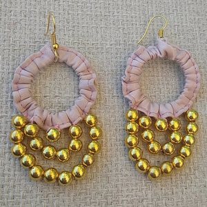 σκουλαρίκια υφασμάτινοι κρίκοι nude ροζ με χρυσές χάντρες - boho, κρεμαστά, μεγάλα, faux bijoux, φθηνά - 2