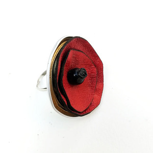 Δερμάτινο κόκκινο δαχτυλίδι με ξύλινή χάντρα (εικαστικό κόσμημα) - δέρμα, χειροποίητα, αυξομειούμενα, φθηνά - 3