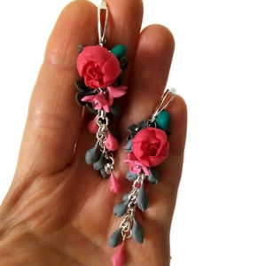 Σκουλαρίκια από πολυμερικό πηλό σε σχέδιο λουλουδιού σε ροζ-γκρι-πρασινο χρωμα . 100% Χειροποίητο - πηλός, μακριά, λουλούδι, κρεμαστά, μεγάλα σκουλαρίκια - 5