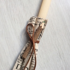 Λαμπάδα με πουγκί «εφημερίδα» και ξύλινο μολύβι 9 εκ. - λαμπάδες, για ενήλικες, για εφήβους - 2
