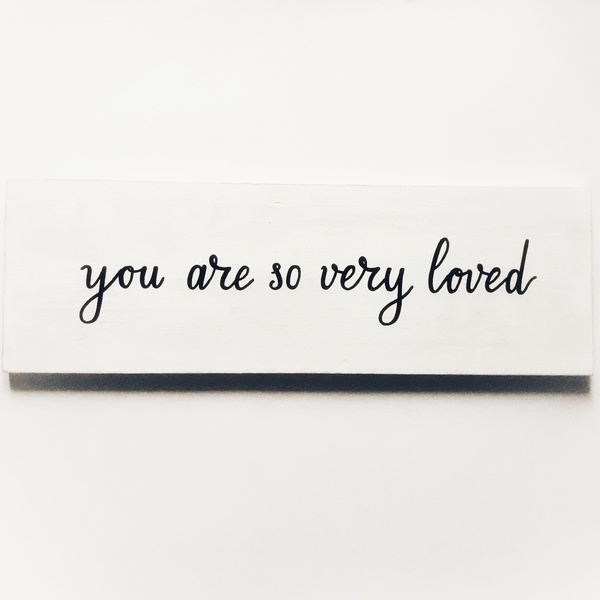 "you are so very loved" - Ξύλινη πινακίδα 20 × 60 εκ. ια το βρεφικό / παιδικό δωμάτιο / δώρο βάπτισης - δώρα για βάπτιση, ταμπέλα, δώρο γέννησης