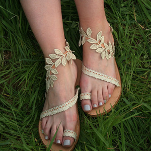 Bridal sandals σε χρυσές αποχρώσεις και αρχαιοελληνικό ύφος. - λουλούδια, σανδάλια, νυφικά, φλατ, ankle strap - 4