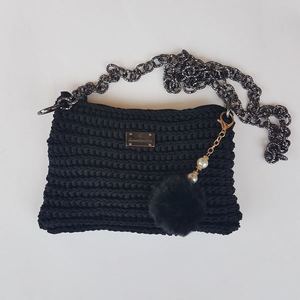 Χειροποίητη πλεκτή τσάντα σε μαύρο χρώμα και με μαύρη αλυσίδα - ώμου, πλεκτές τσάντες, μικρές, μικρές, φθηνές - 2