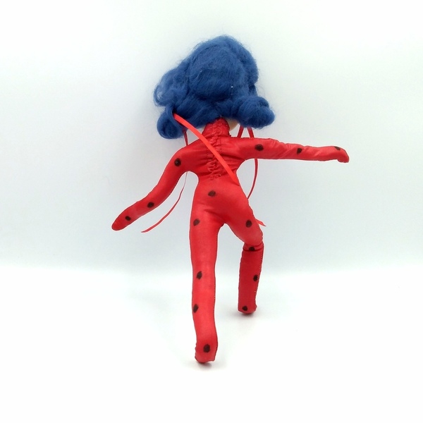 Κούκλα πάνινη με συρμάτινο σκελετό και στολή από κόκκινη δερματίνη. ύψος 30εκατοστα - πασχαλίτσα, κουκλίτσα, σούπερ ήρωες - 3