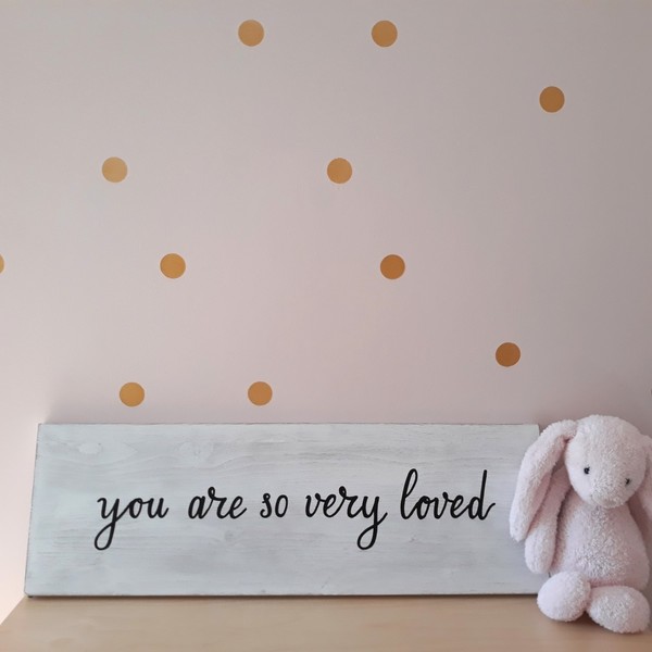 "you are so very loved" - Ξύλινη πινακίδα 20 × 60 εκ. ια το βρεφικό / παιδικό δωμάτιο / δώρο βάπτισης - δώρα για βάπτιση, ταμπέλα, δώρο γέννησης - 2