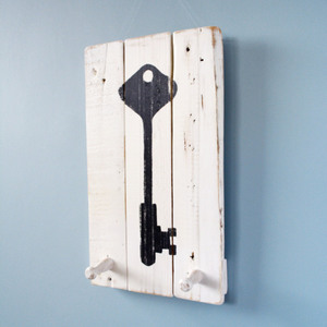 Ξύλινη χειροποίητη κρεμάστρα τοίχου "Κλειδί" 2 θέσεων - κλειδί, οικολογικό, κρεμάστρες, ξύλινα διακοσμητικά τοίχου - 5