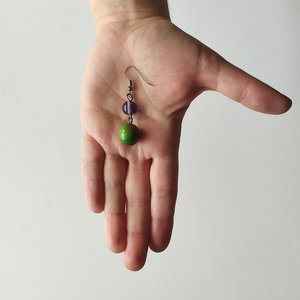 Σκουλαρίκια κρεμαστά πράσινο μωβ, ημιπολύτιμοι λίθοι και γυαλί - ημιπολύτιμες πέτρες, γυαλί, χειροποίητα, πέτρες, κρεμαστά - 2