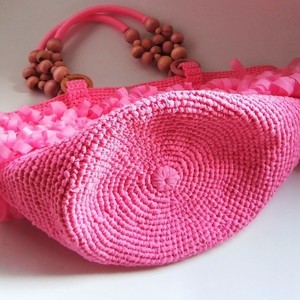 Summer bag rafia, καλοκαιρινή πλεκτή τσάντα με ροζ rafia με διαστάσεις : 43*25*21 - ψάθα, χειροποίητα, πλεκτές τσάντες, μικρές - 3