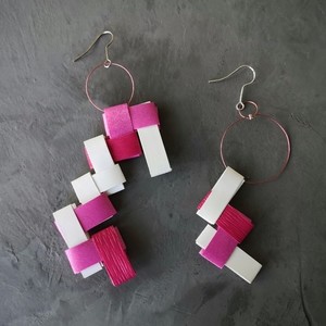 Σύνθεση με τετράγωνα_ροζ-λευκά σκουλαρίκια - μακριά, κρεμαστά, μεγάλα σκουλαρίκια - 3