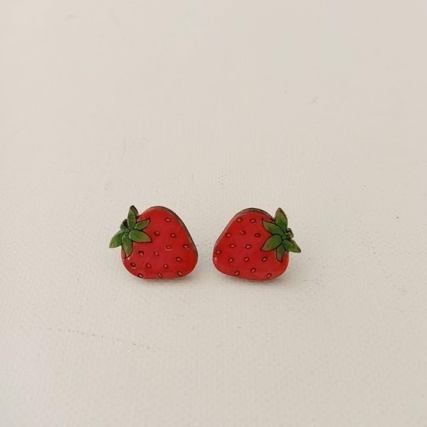 Stud earrings “Strawberry”. - ξύλο, γυαλί, ζωγραφισμένα στο χέρι, λουλούδι, λουλούδι, καρφωτά, μικρά - 3