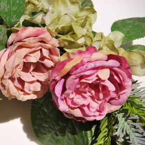 Χειροποίητο διακοσμητικό στεφάνι με τριαντάφυλλα και ορτανσίες - στεφάνια - 2
