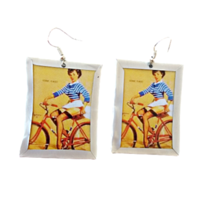 σκουλαρίκια αλουμινίου pin up γυναίκα σε ποδήλατο vintage εικόνα - επάργυρα, κρεμαστά, μεγάλα, faux bijoux, φθηνά