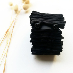 Δερμάτινο μαύρο ελαστικό βραχιόλι (εικαστικό κόσμημα) - δέρμα, ελαστικό, χειροποίητα, χεριού - 3