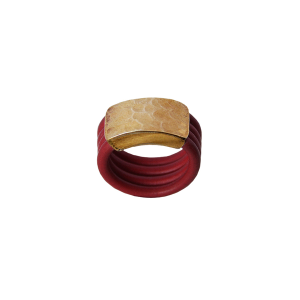 Χειροποίητο κόκκινο δαχτυλίδι καουτσούκ, σεβαλιέ με χρυσόχρωμο μέταλλο - chevalier, ορείχαλκος, σταθερά