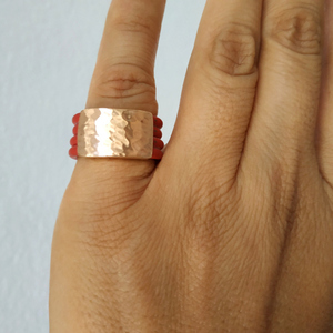 Χειροποίητο κόκκινο δαχτυλίδι καουτσούκ, σεβαλιέ με χρυσόχρωμο μέταλλο - chevalier, ορείχαλκος, σταθερά - 3