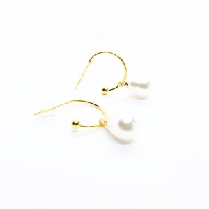 "Pearl Earrings" - Μίνιμαλ σκουλαρίκια με πέρλες - επιχρυσωμένα, ορείχαλκος, κρίκοι, μικρά, πέρλες, φθηνά