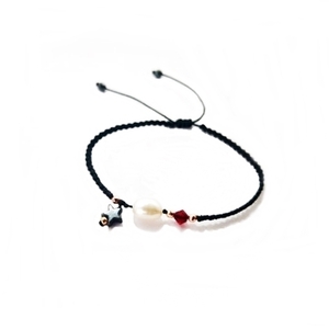 Ruby & pearl bracelet, βραχιόλι με μαργαριτάρι κ ρουμπινί κρύσταλλο - ημιπολύτιμες πέτρες, μαργαριτάρι, μακραμέ, χεριού, αυξομειούμενα