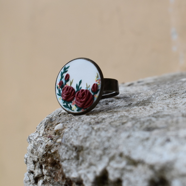 Roses in Burgundy | Χειροποίητο δαχτυλίδι με λουλούδια από πολυμερικό πηλό (αυξομειούμενο, μπρούτζος) - vintage, τριαντάφυλλο, πηλός, λουλούδι, αυξομειούμενα - 2
