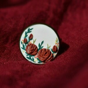 Roses in Burgundy | Χειροποίητο δαχτυλίδι με λουλούδια από πολυμερικό πηλό (αυξομειούμενο, μπρούτζος) - vintage, τριαντάφυλλο, πηλός, λουλούδι, αυξομειούμενα - 5