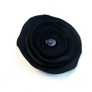 Δερμάτινη καρφίτσα μαύρο λουλούδι (εικαστικό κόσμημα) - δέρμα, γυναικεία, χειροποίητα