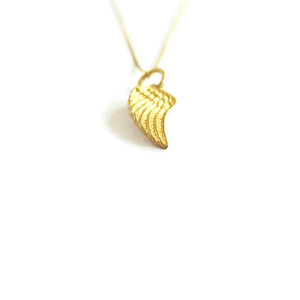 Χειροποίητο κολιέ «yellow gold wing charm chain» από λεπτή αλυσίδα με στοιχείο φτερό - ασήμι, επιχρυσωμένα, φτερό, κοντά - 3