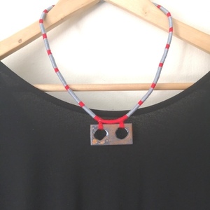 Κεραμικό γαλάζιο μενταγιόν με χειροποΐητα ντυμένο κόκκινο και ανοιχτό γκρί κορδόνι 55 εκατοστών - πηλός, κεραμικό, χειροποίητα, κοντά, μενταγιόν - 3