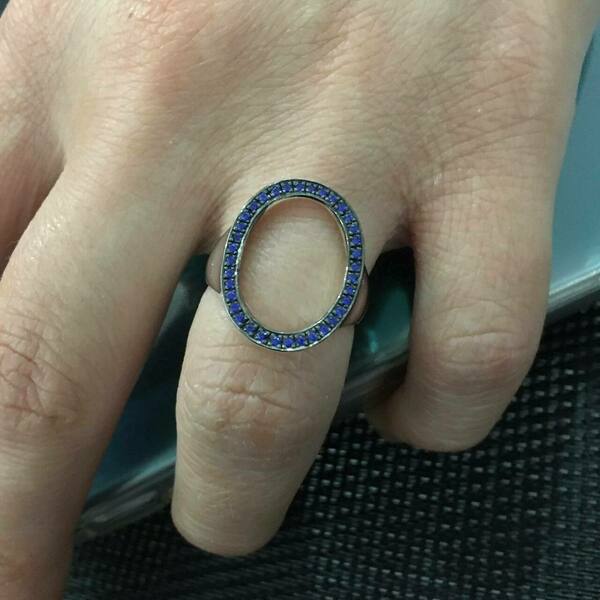 Οβάλ κενό ασημένιο δαχτυλίδι με μπλε πέτρες περιμετρικά. Φτιαγμένο στο χέρι από ασήμι 925 και ζιργκόν ένα κομψό ιδιαίτερο δώρο για ιδιαίτερες γυναίκες. - ημιπολύτιμες πέτρες, ασήμι 925, boho, μεγάλα, δώρα για γυναίκες - 2
