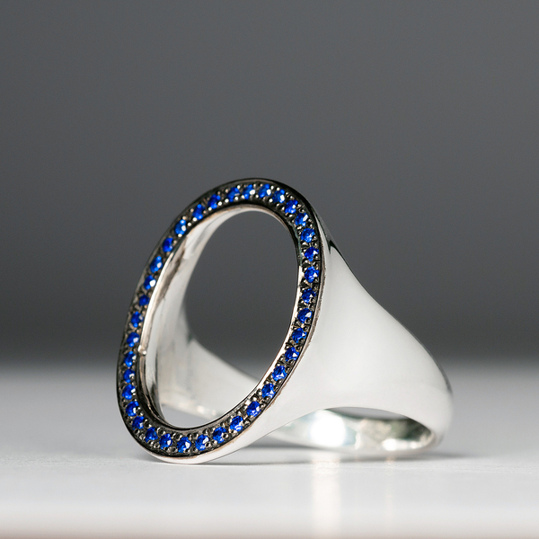 Οβάλ κενό ασημένιο δαχτυλίδι με μπλε πέτρες περιμετρικά. Φτιαγμένο στο χέρι από ασήμι 925 και ζιργκόν ένα κομψό ιδιαίτερο δώρο για ιδιαίτερες γυναίκες. - ημιπολύτιμες πέτρες, ασήμι 925, boho, μεγάλα, δώρα για γυναίκες - 3