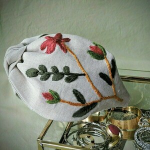 Χειροποίητη floral στέκα με κέντημα στο χέρι σε μπεζ λινό ύφασμα / Handmade floral embroidery headband in beige linen cloth. - στέκες - 2