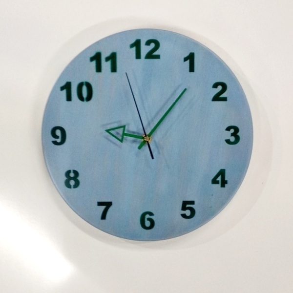 Ξύλινο ρολόι τοίχου "Green Arrow"-διαστασεις 29χ29χ2 εκ. - ξύλο, ρολόι, διακόσμηση, τοίχου, πρωτότυπα δώρα
