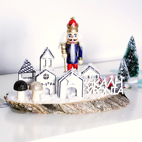 Χειροποίητη "χιονισμένη" Διακοσμητική Σύνθεση με τον πρωταγωνιστή τον γιορτινό Καρυοθραύστη|Χριστουγεννιάτικη Διακόσμηση - ξύλο, vintage, σπίτι, χιονονιφάδα, πρώτα Χριστούγεννα - 5