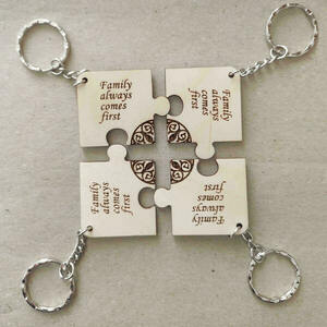 "Family always comes first" 4πλο μπρελόκ puzzle - ξύλο, personalised, σπιτιού - 3