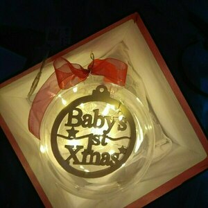 Διάφανη χριστουγεννιάτικη μπάλα με γούρι ξύλινο για το νέο μέλος της οικογένειας - δώρο, χριστουγεννιάτικα δώρα, πρώτα Χριστούγεννα, στολίδια, δώρα για μωρά, μπάλες - 3