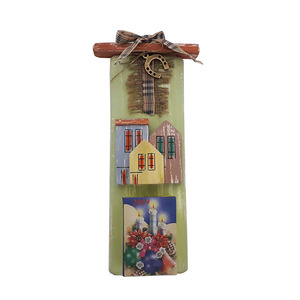 Ημερολόγιο τοίχου ξύλινο χειροποίητο με μεταλλικό γούρι πέταλο Σπίτια χρωματιστά 7x22x5 Φυστικί Καπαδάκης - ξύλο, χειροποίητα, χριστουγεννιάτικα δώρα, γούρια