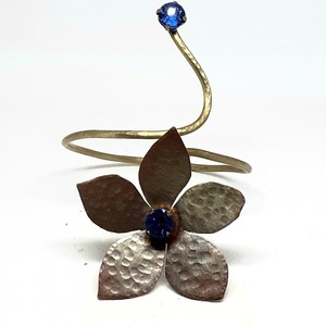 Βραχιόλι από ορειχαλκο με χάλκινο λουλούδι μπλε στρας - ημιπολύτιμες πέτρες, ορείχαλκος, χαλκός, λουλούδι, χεριού, αυξομειούμενα
