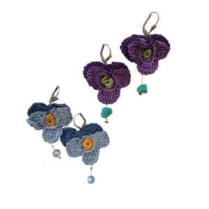 Πλεκτά σκουλαρίκια "Πανσέδες" σε γαλάζιο και μωβ - λουλούδι, κρεμαστά, μεγάλα, πλεκτά, φθηνά