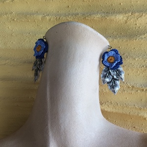 Μεγάλα σκουλαρίκια "Knit-Metal"φύλλα με μπλε λουλούδι - αλπακάς, λουλούδι, κρεμαστά, μεγάλα, πλεκτά - 3