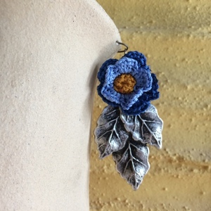 Μεγάλα σκουλαρίκια "Knit-Metal"φύλλα με μπλε λουλούδι - αλπακάς, λουλούδι, κρεμαστά, μεγάλα, πλεκτά - 4