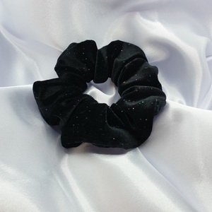 Υφασμάtινο λαστιχάκι scrunchie black velvet - ύφασμα, βελούδο, μαλλιά, μαύρα, λαστιχάκια μαλλιών