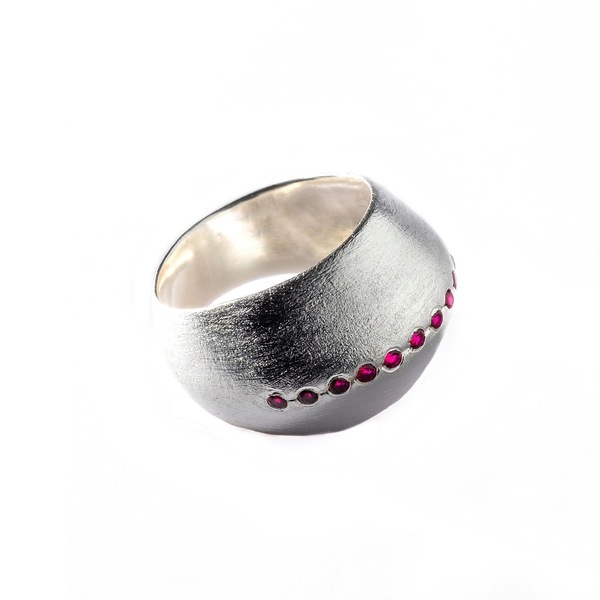 Χειροποίητο δαχτυλίδι Chevalier, γυναικείο δαχτυλίδι, ασημένιο δαχτυλίδι 925, κόκκινα CZ, μινιμαλιστικό δαχτυλίδι, δαχτυλίδι Unisex. - ημιπολύτιμες πέτρες, ασήμι 925, χειροποίητα, unisex, boho