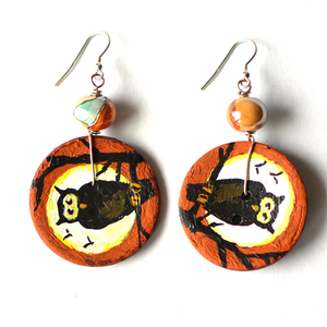 Σκουλαρίκια με κουμπιά από κοκοφοίνικα, ζωγραφισμένα στο χέρ - κρεμαστά